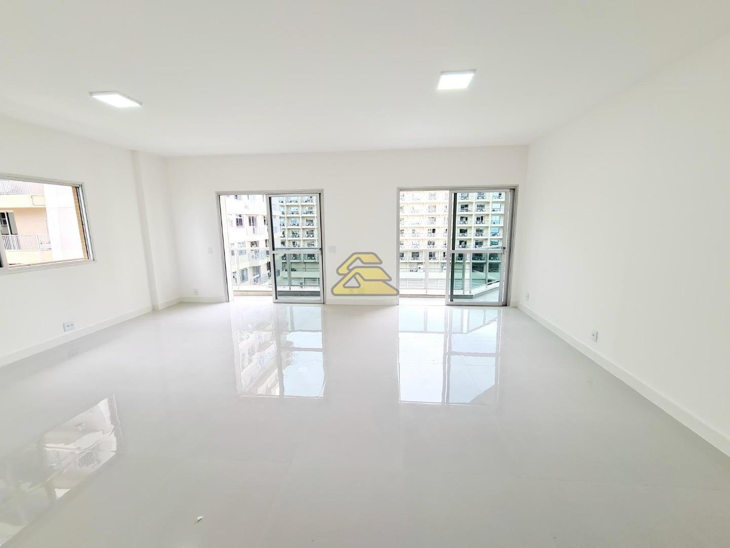 Apartamento à venda com 4 quartos, 185m² - Foto 2