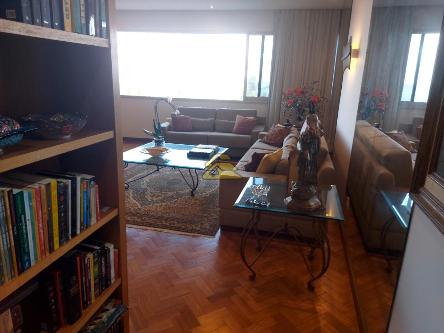 Apartamento à venda com 4 quartos, 215m² - Foto 2