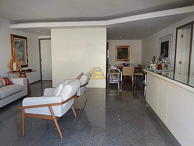 Apartamento à venda com 4 quartos, 153m² - Foto 2