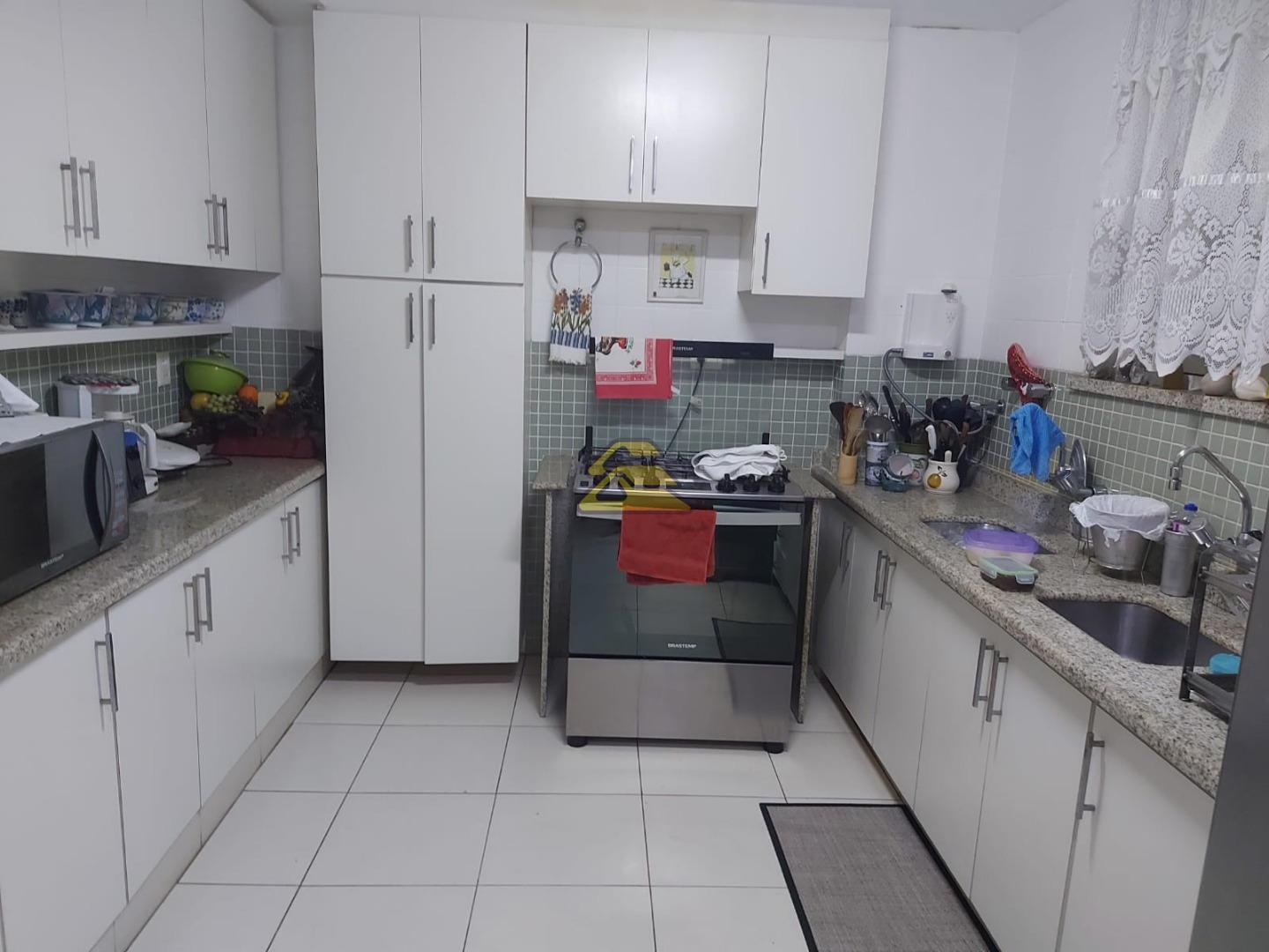 Apartamento à venda com 3 quartos, 230m² - Foto 24