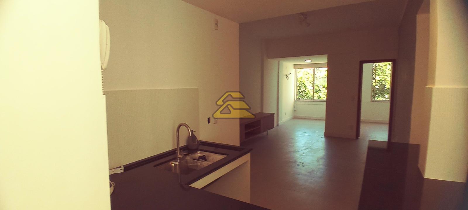 Apartamento à venda com 2 quartos, 61m² - Foto 1