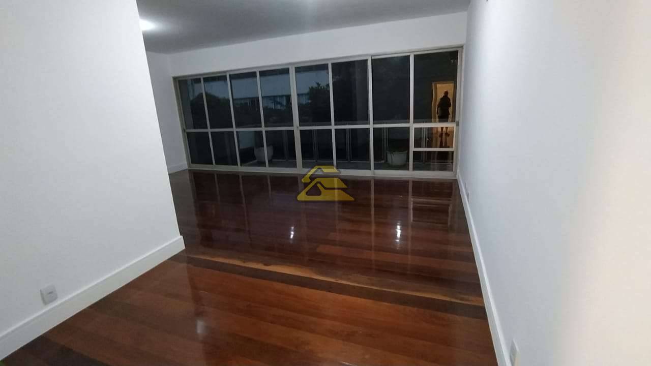 Apartamento à venda com 3 quartos, 150m² - Foto 1