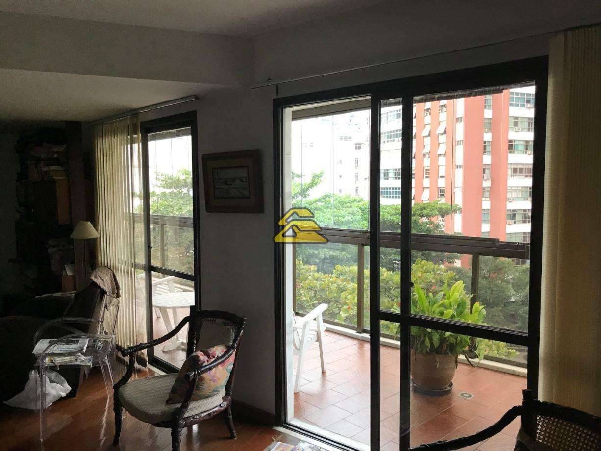 Cobertura à venda com 3 quartos, 228m² - Foto 1