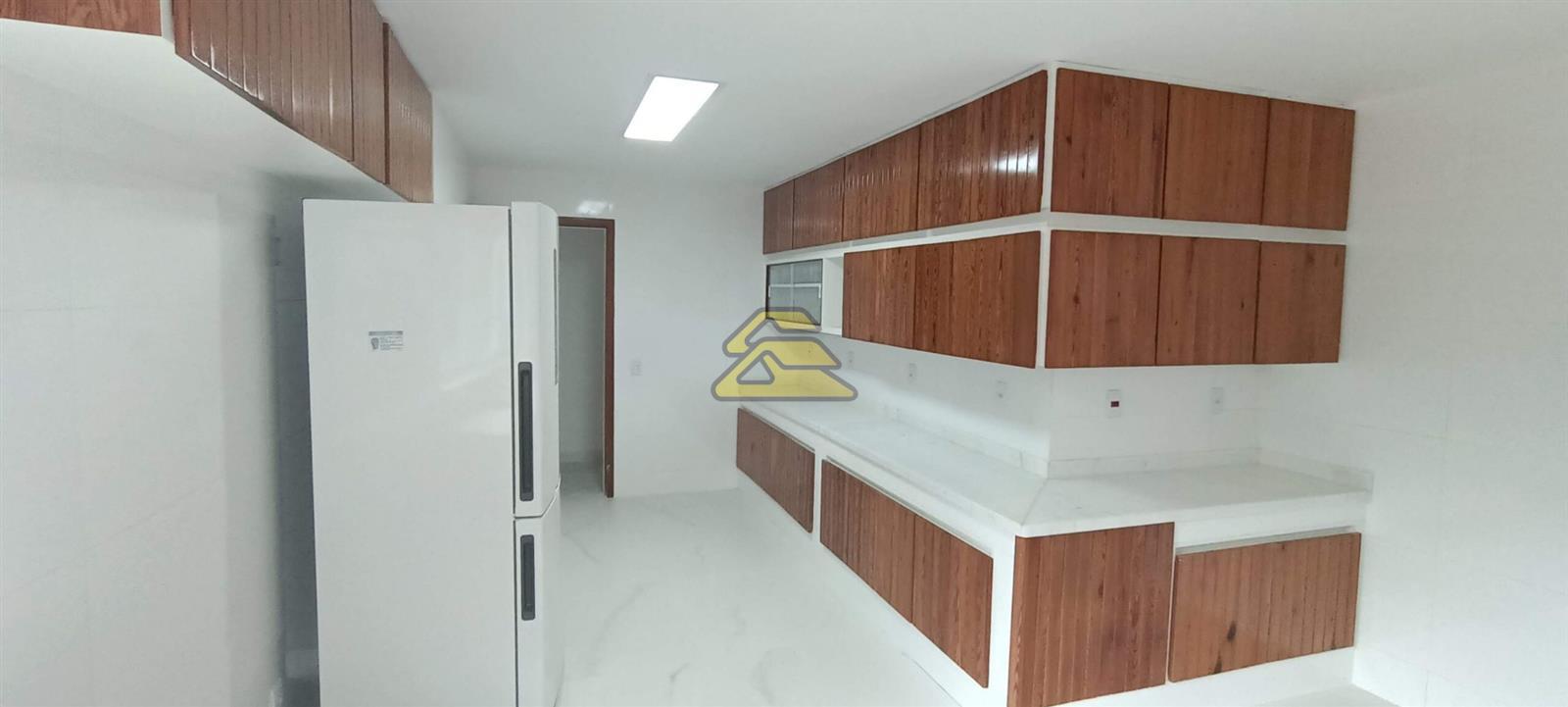 Casa à venda com 6 quartos, 600m² - Foto 10