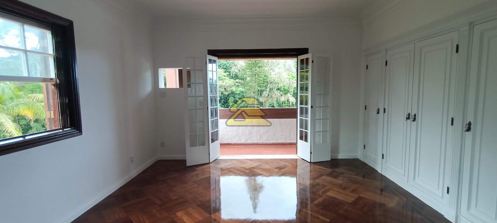 Casa à venda com 6 quartos, 600m² - Foto 4