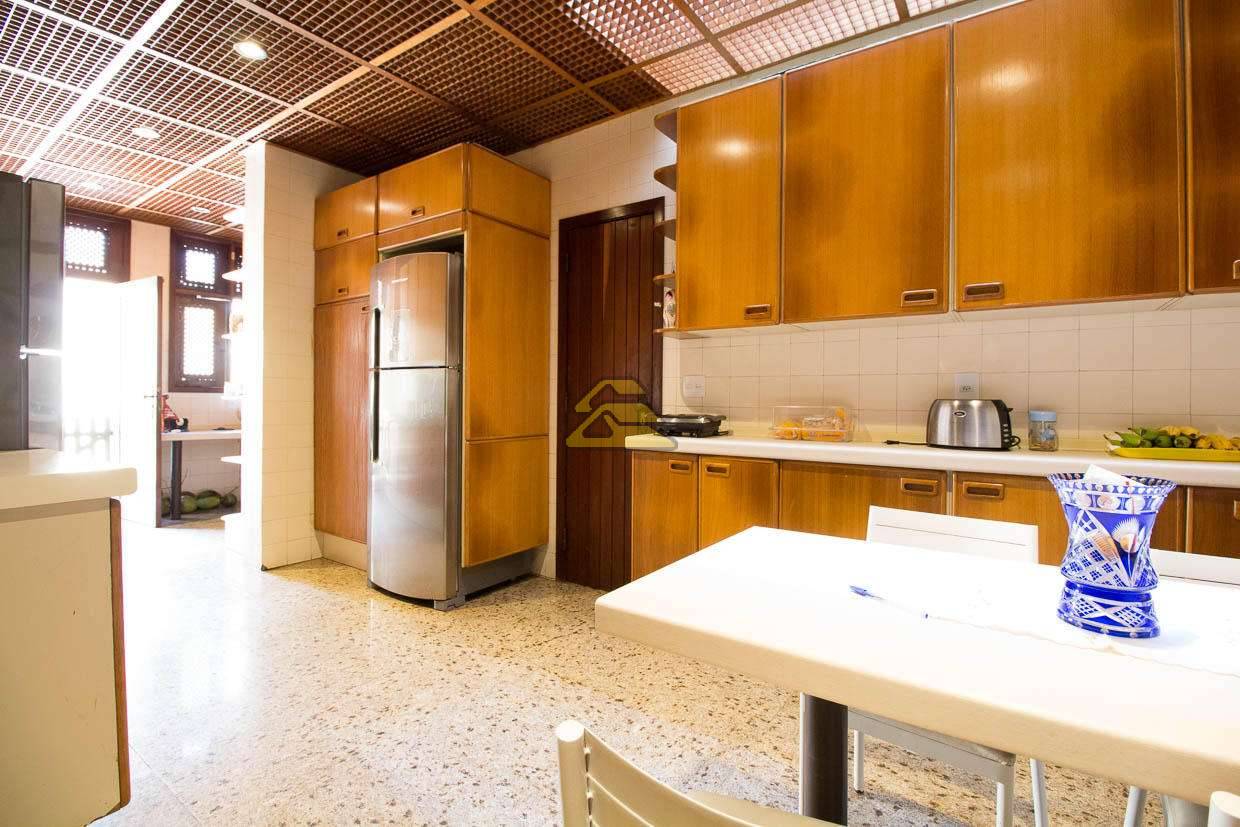 Casa à venda com 6 quartos, 700m² - Foto 15