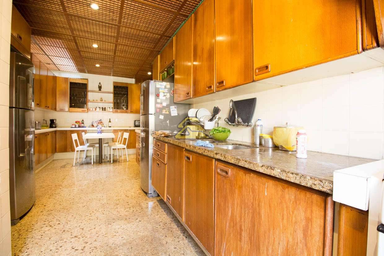 Casa à venda com 6 quartos, 700m² - Foto 16