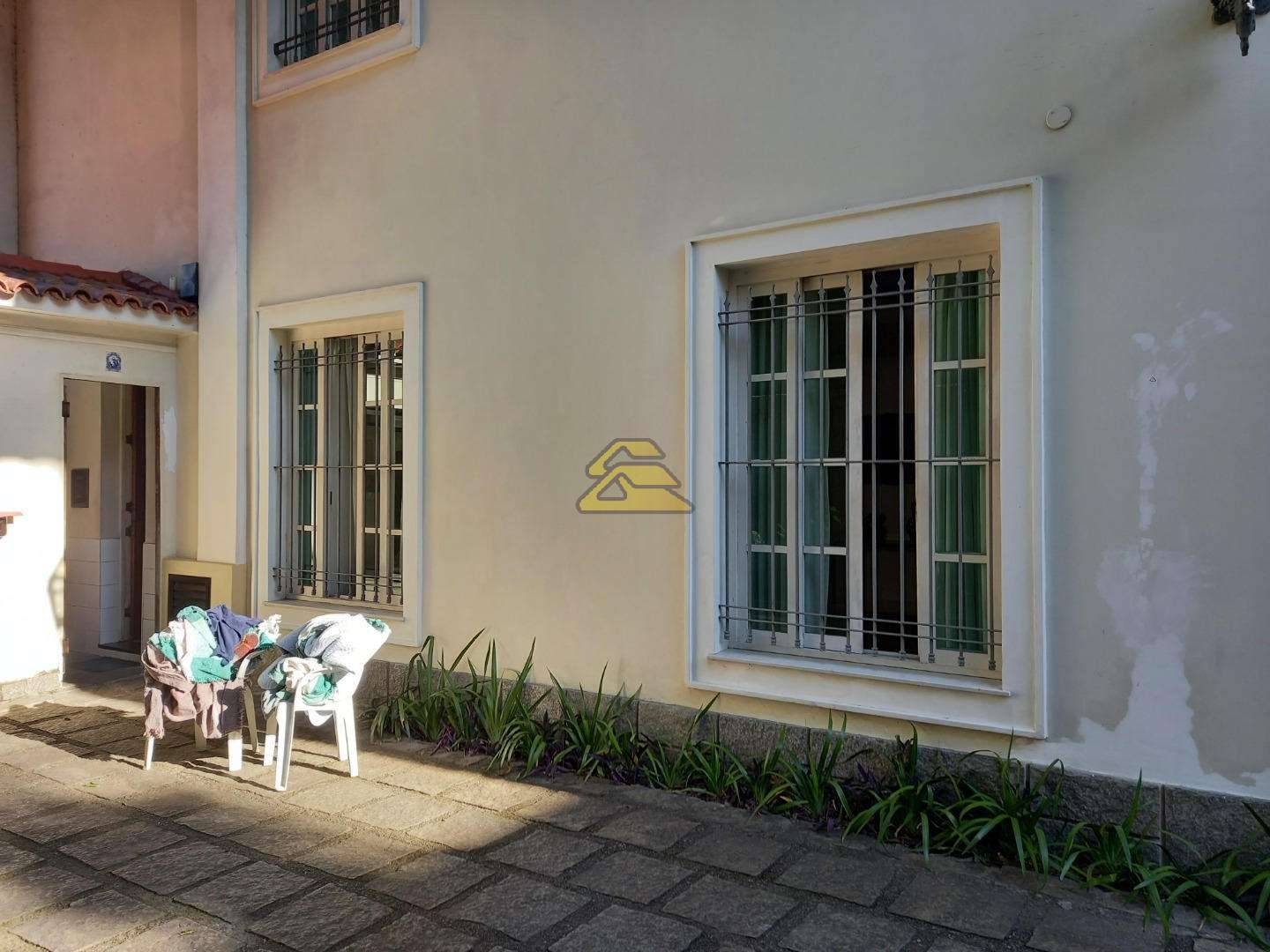 Casa à venda com 4 quartos, 740m² - Foto 1