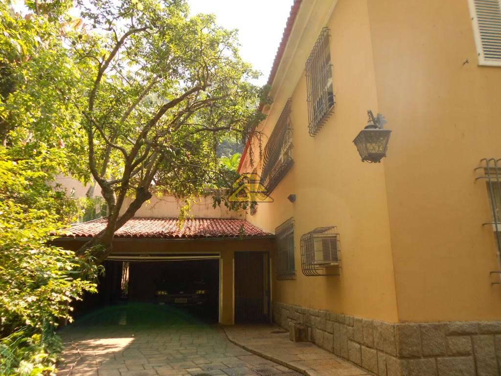 Casa à venda com 8 quartos, 650m² - Foto 12