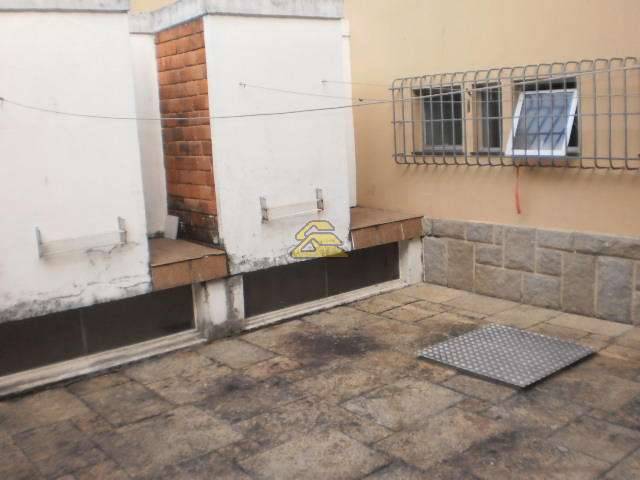 Casa à venda com 8 quartos, 650m² - Foto 29