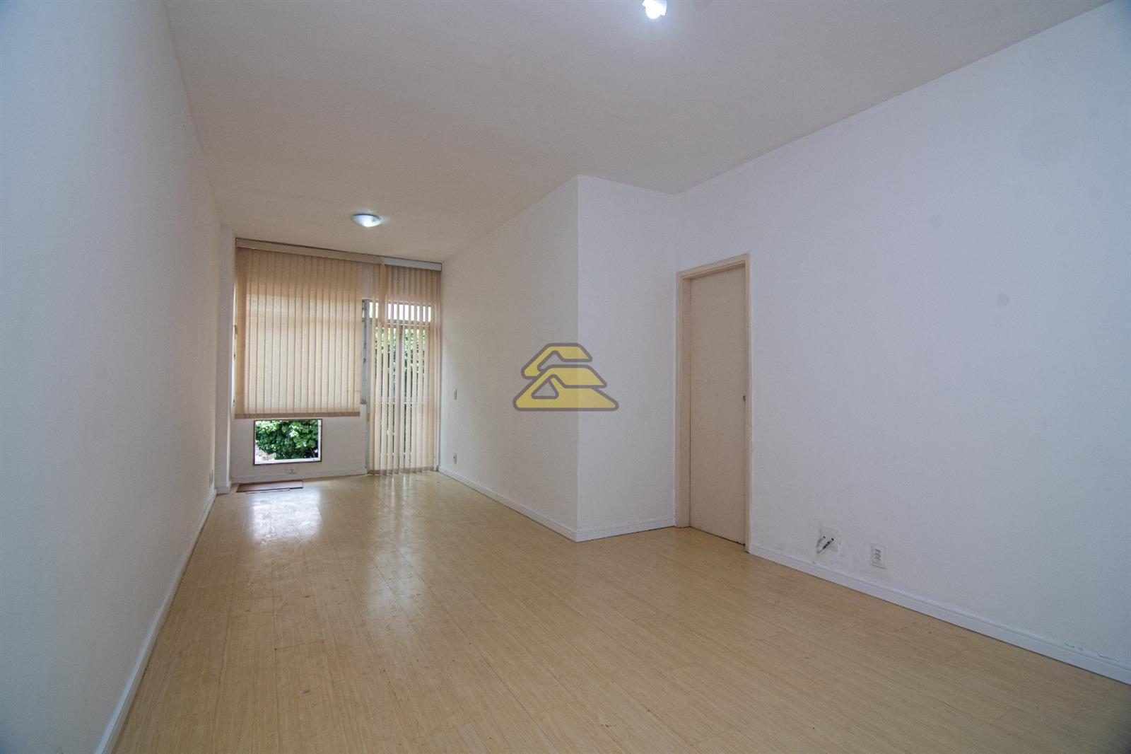 Apartamento à venda com 3 quartos, 80m² - Foto 2