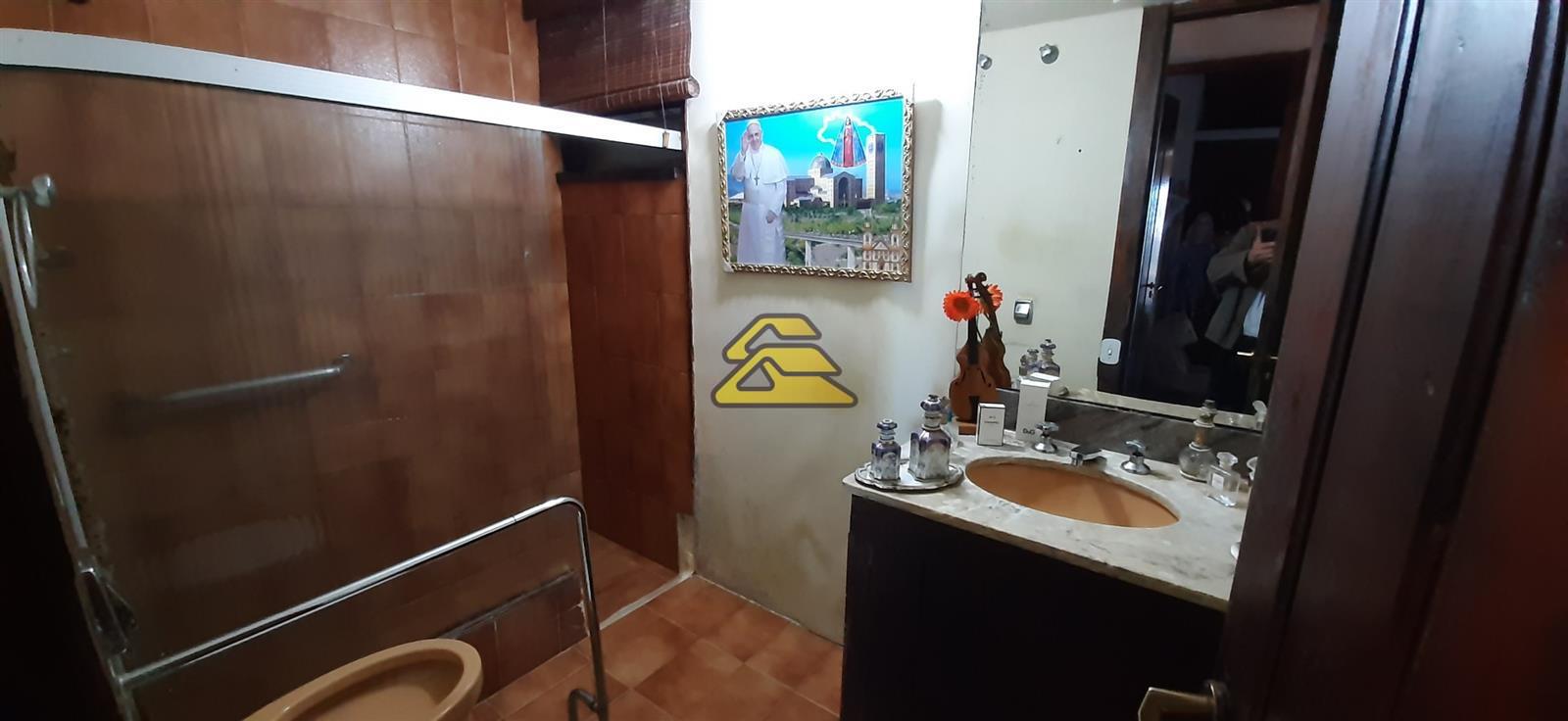 Casa à venda com 7 quartos, 390m² - Foto 12