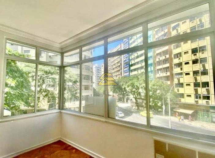 Apartamento à venda com 3 quartos, 125m² - Foto 2