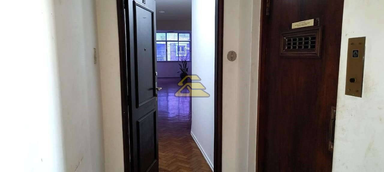 Apartamento à venda com 3 quartos, 143m² - Foto 3