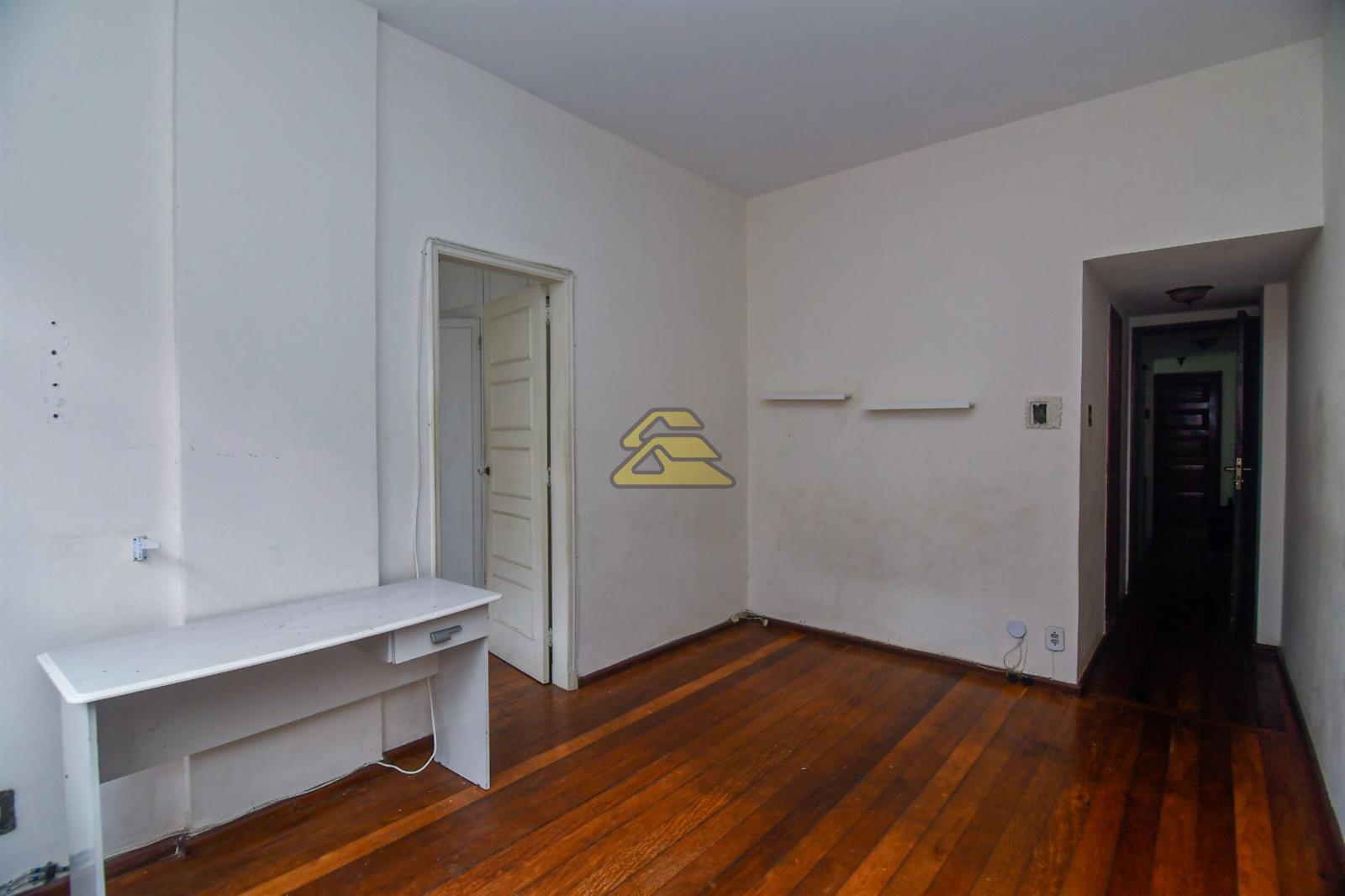 Apartamento à venda com 2 quartos, 62m² - Foto 2