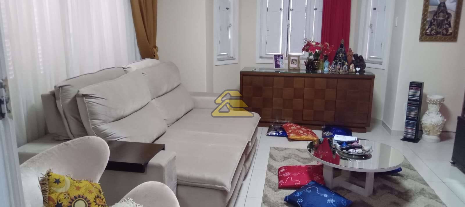 Casa à venda com 3 quartos, 210m² - Foto 1