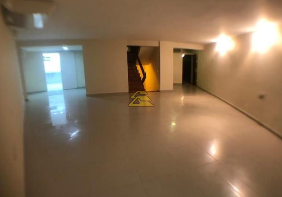 Casa à venda com 5 quartos, 156m² - Foto 2