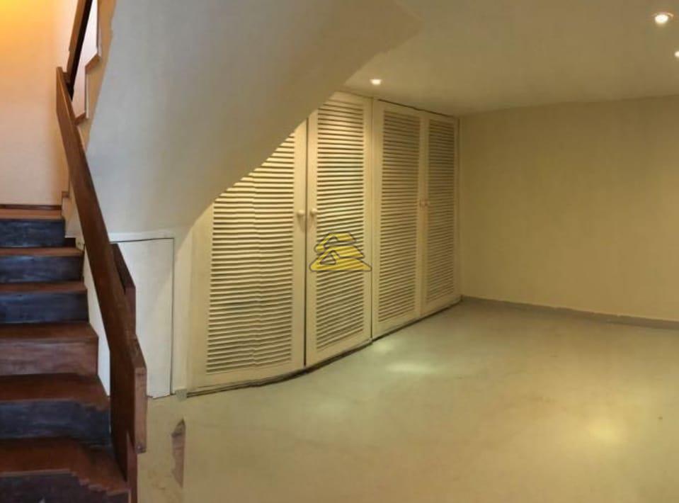 Casa à venda com 5 quartos, 156m² - Foto 16