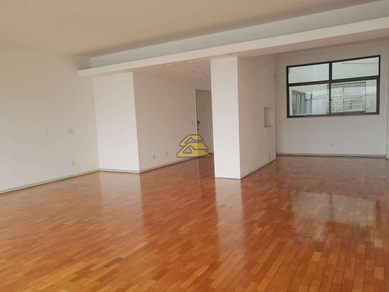 Apartamento à venda com 3 quartos, 206m² - Foto 2