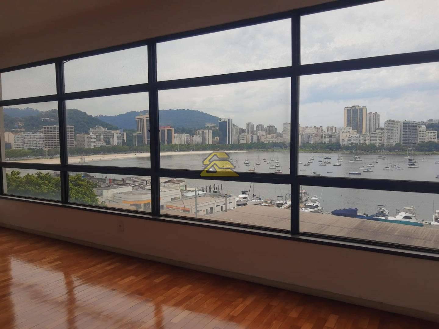 Apartamento à venda com 3 quartos, 206m² - Foto 4