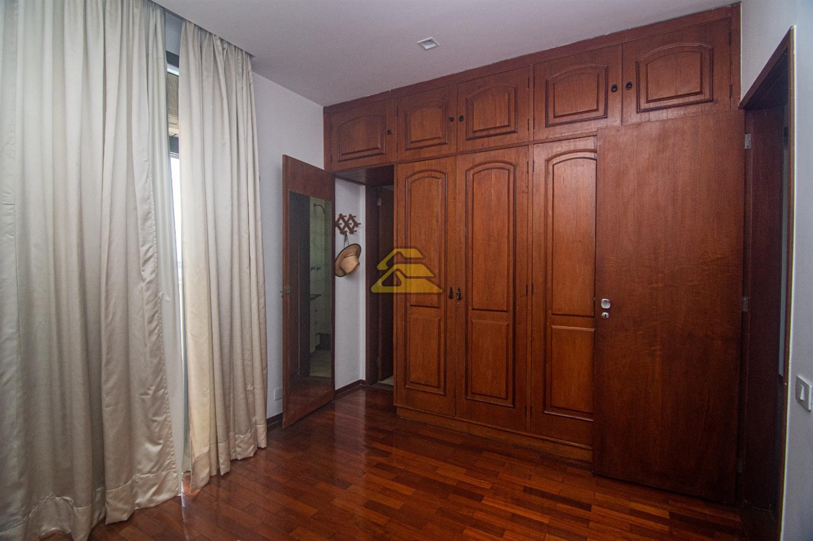 Apartamento à venda com 3 quartos, 192m² - Foto 13