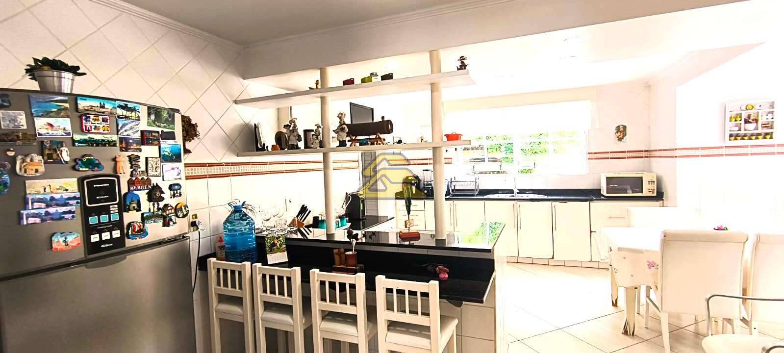 Casa à venda com 4 quartos, 351m² - Foto 15