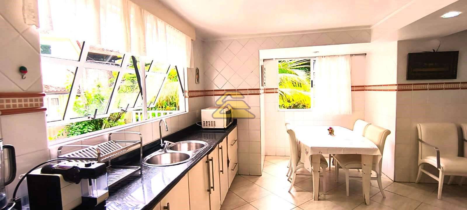 Casa à venda com 4 quartos, 351m² - Foto 17