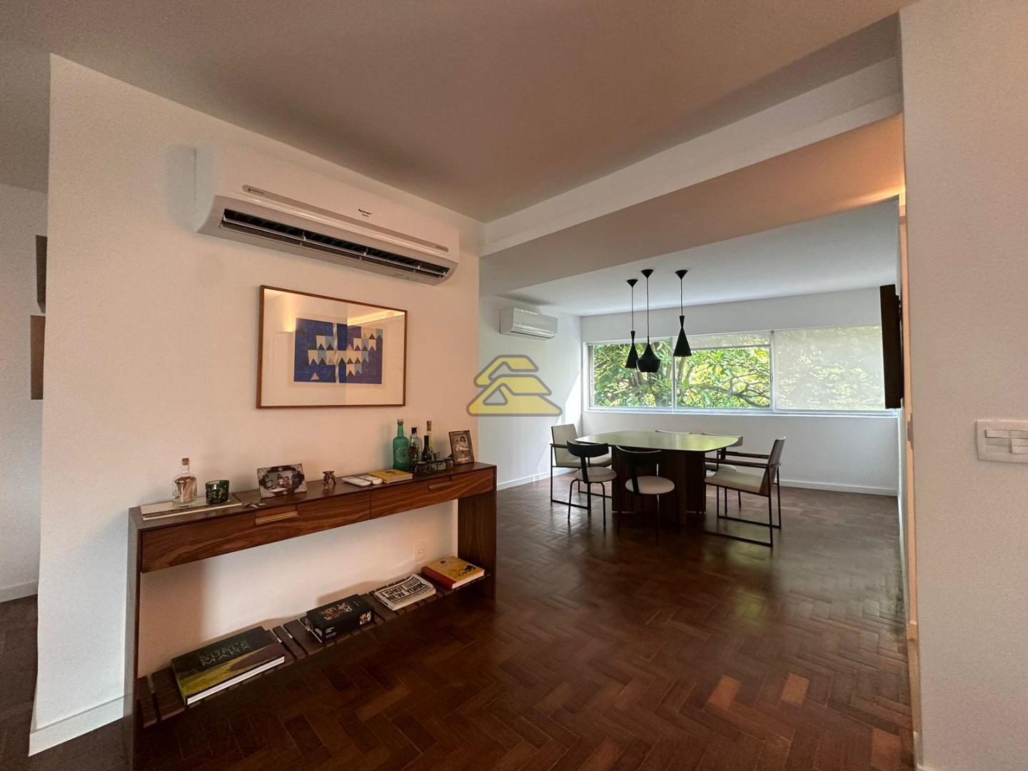 Apartamento à venda com 4 quartos, 246m² - Foto 1