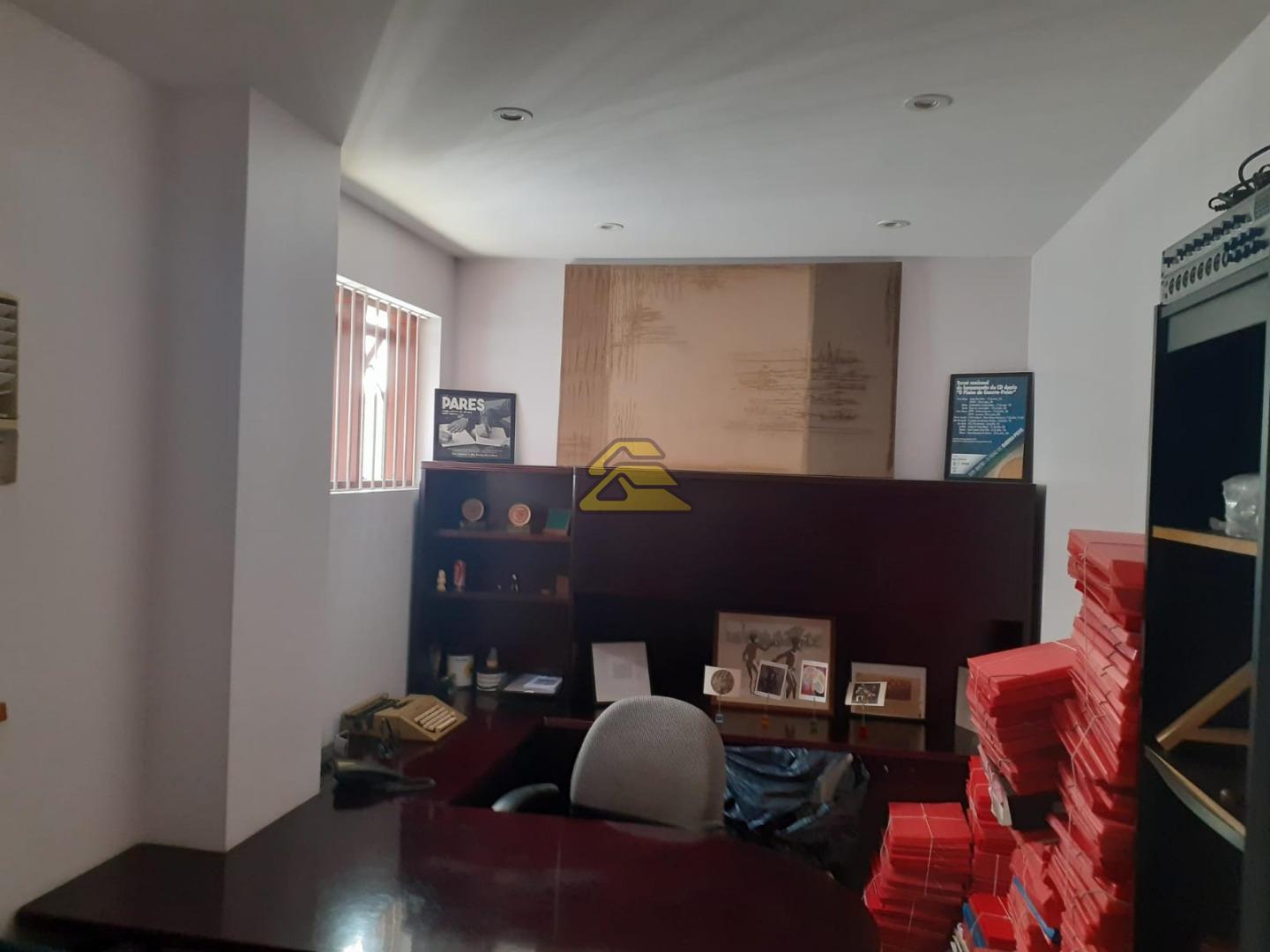 Casa à venda com 3 quartos, 238m² - Foto 9