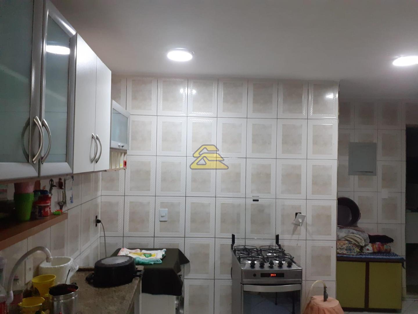 Casa à venda com 4 quartos, 132m² - Foto 12