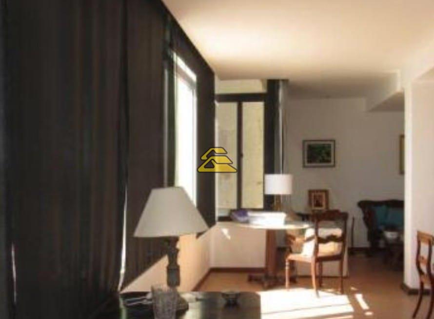 Apartamento à venda com 3 quartos, 188m² - Foto 3