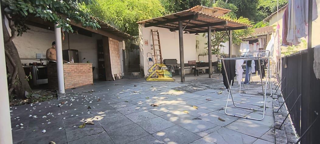 Casa à venda com 6 quartos, 149m² - Foto 9