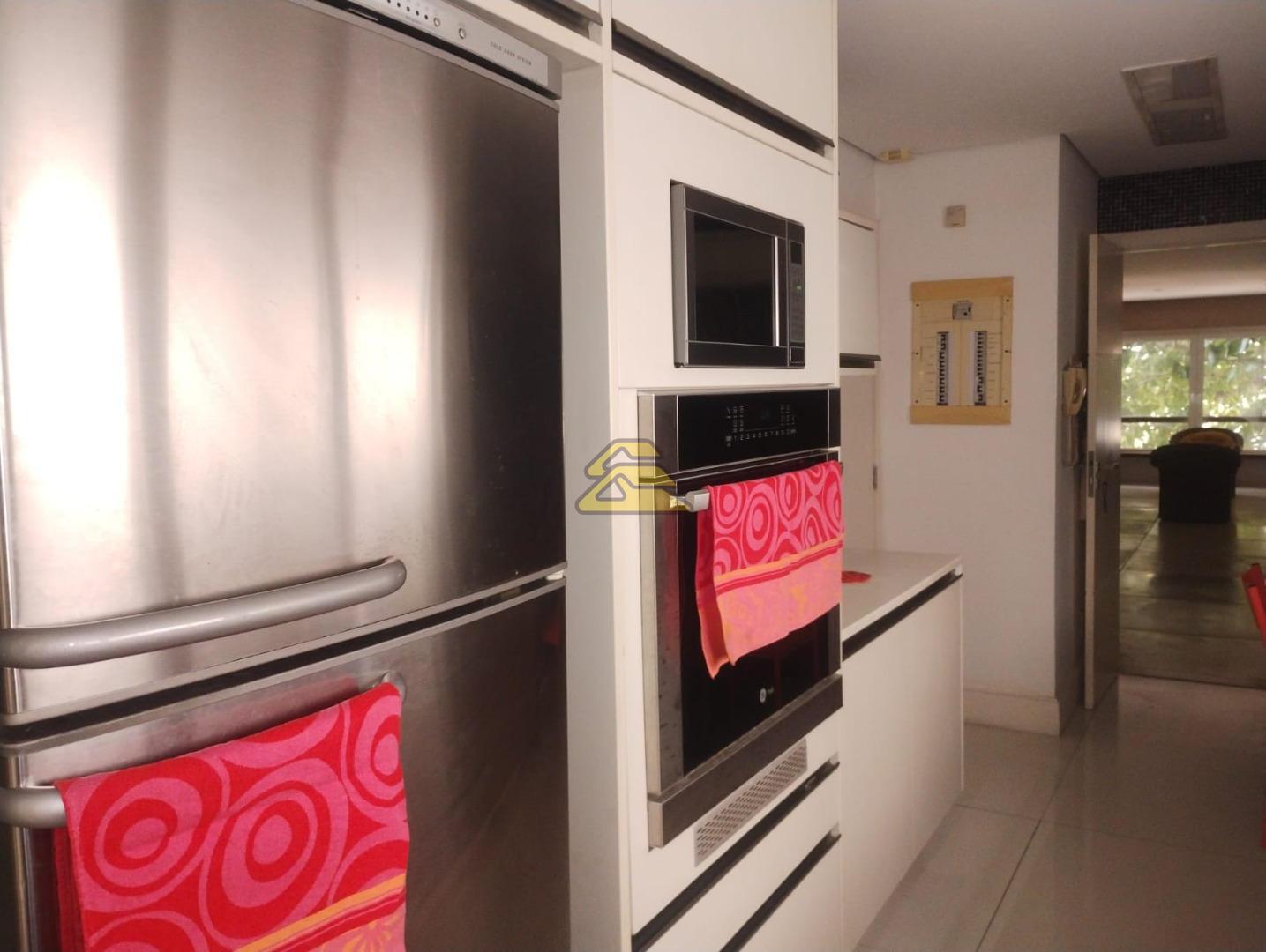 Apartamento para alugar com 3 quartos, 155m² - Foto 32