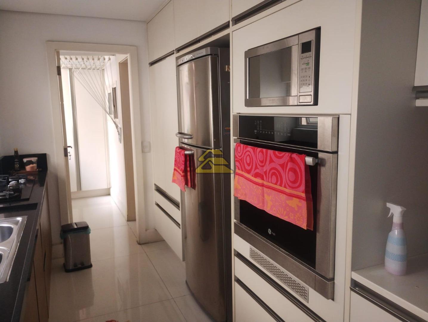 Apartamento para alugar com 3 quartos, 155m² - Foto 33