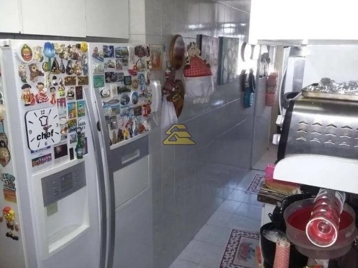 Apartamento à venda com 3 quartos, 197m² - Foto 15