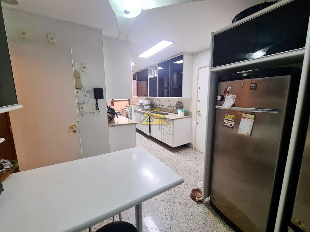 Apartamento à venda com 4 quartos, 191m² - Foto 18