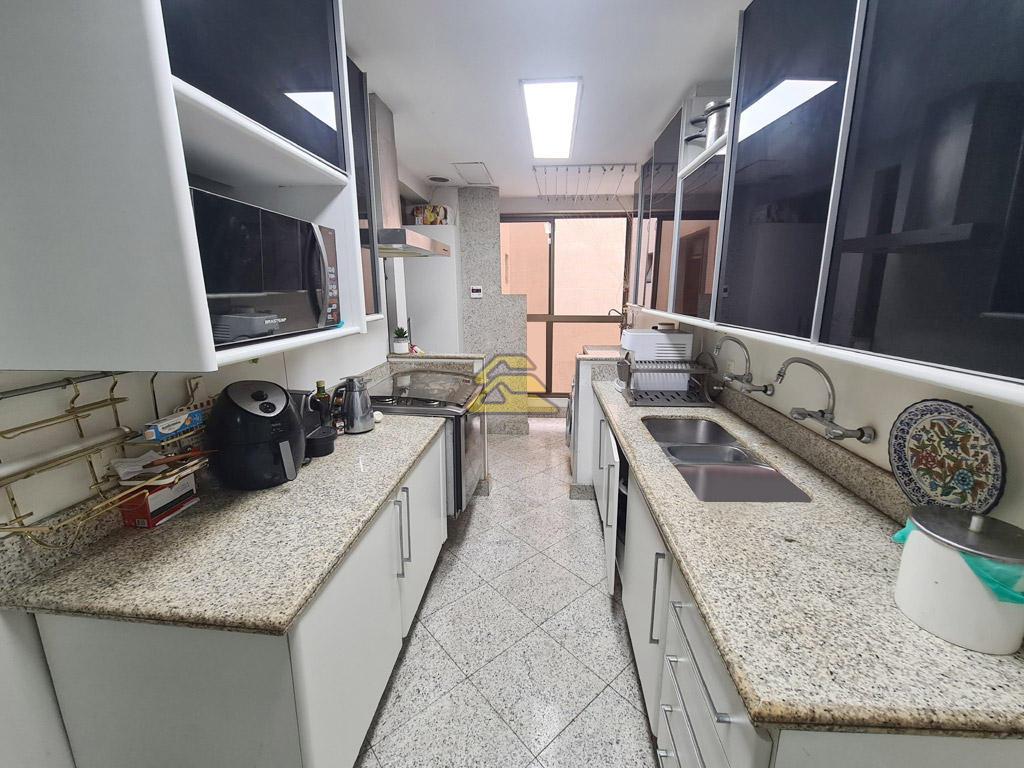 Apartamento à venda com 4 quartos, 191m² - Foto 17