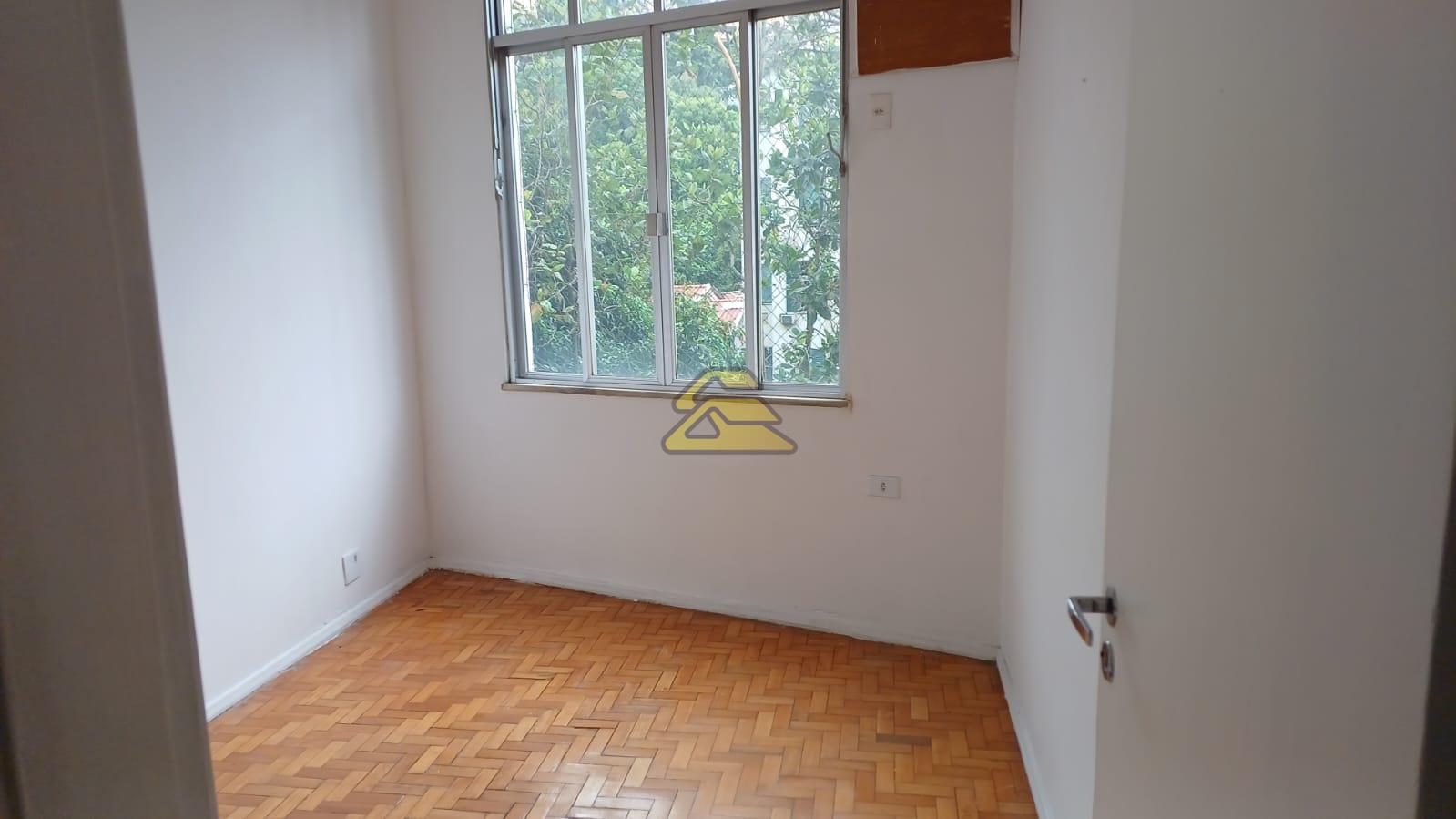 Apartamento à venda com 3 quartos, 83m² - Foto 2