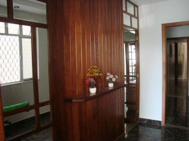 Casa à venda com 3 quartos, 319m² - Foto 2