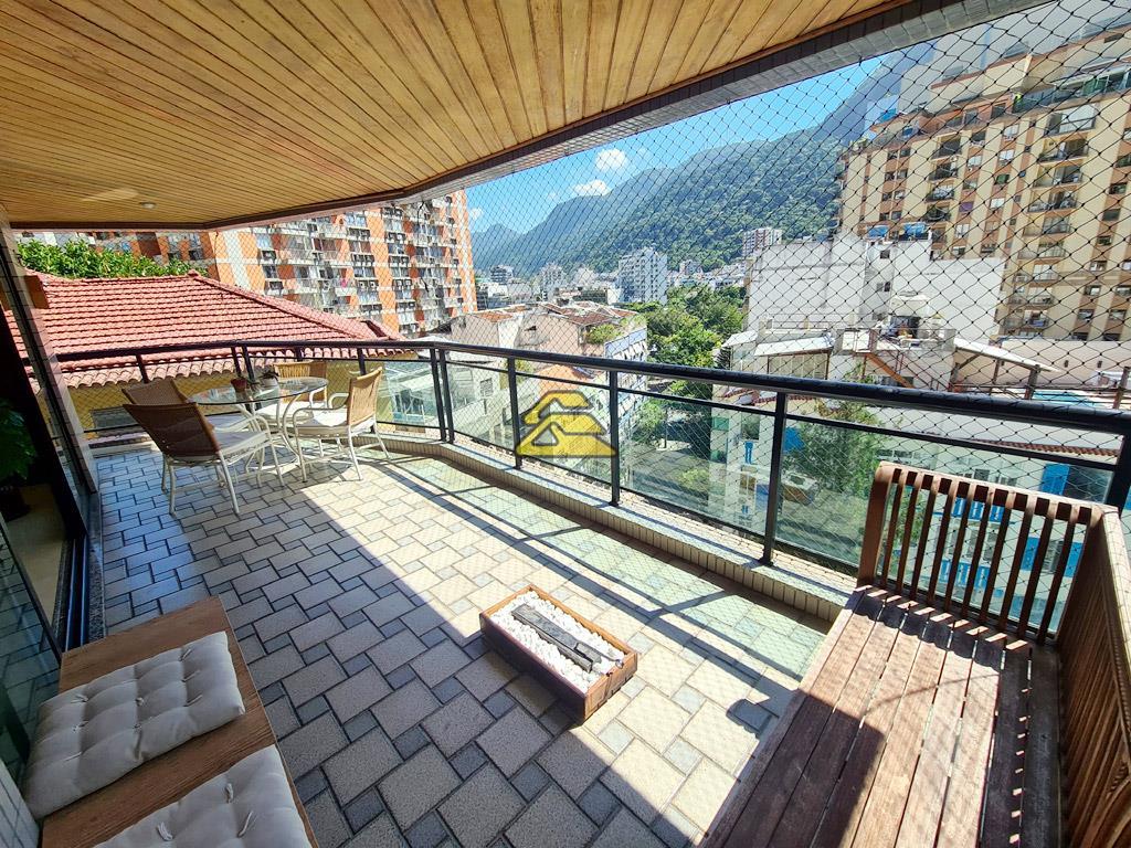 Apartamento à venda com 4 quartos, 240m² - Foto 1