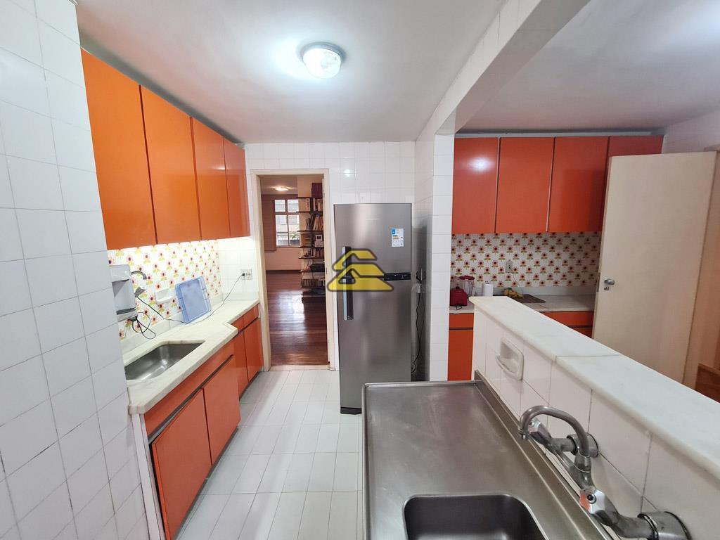 Apartamento à venda com 3 quartos, 130m² - Foto 1