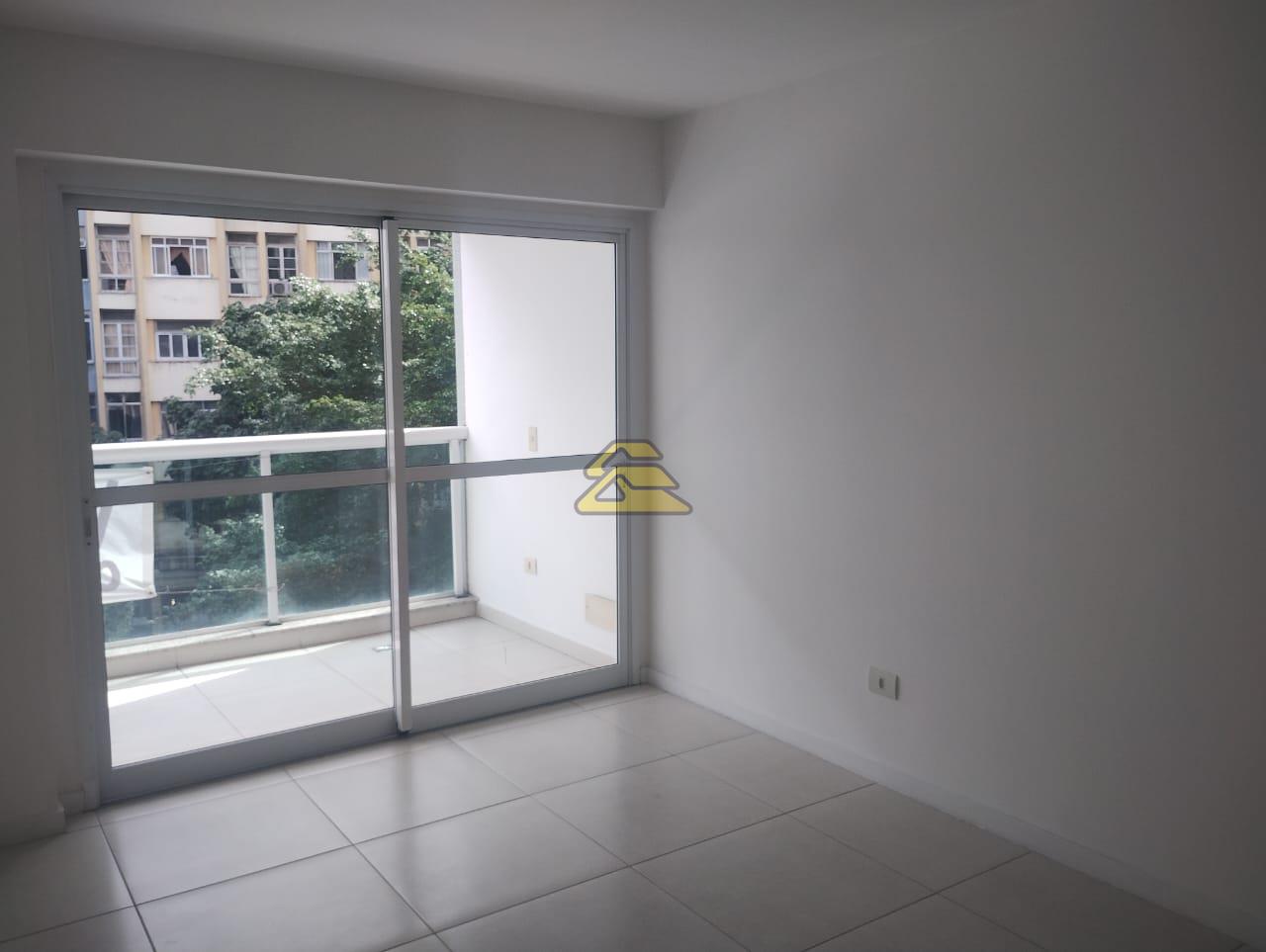 Apartamento à venda com 3 quartos, 94m² - Foto 2