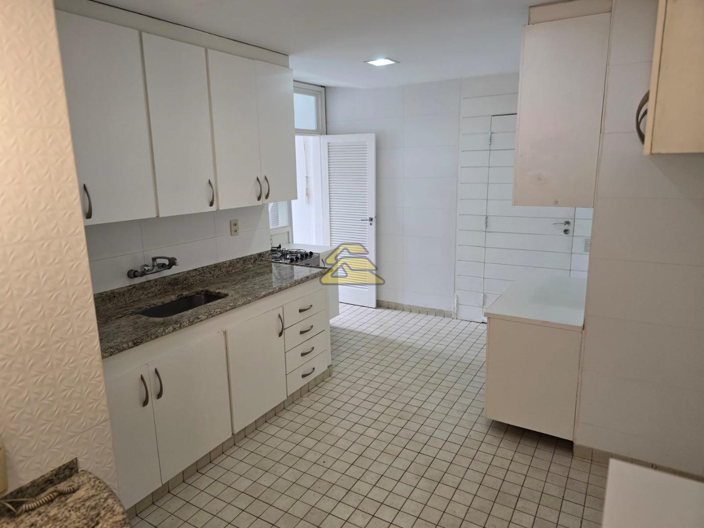 Apartamento à venda com 3 quartos, 131m² - Foto 28