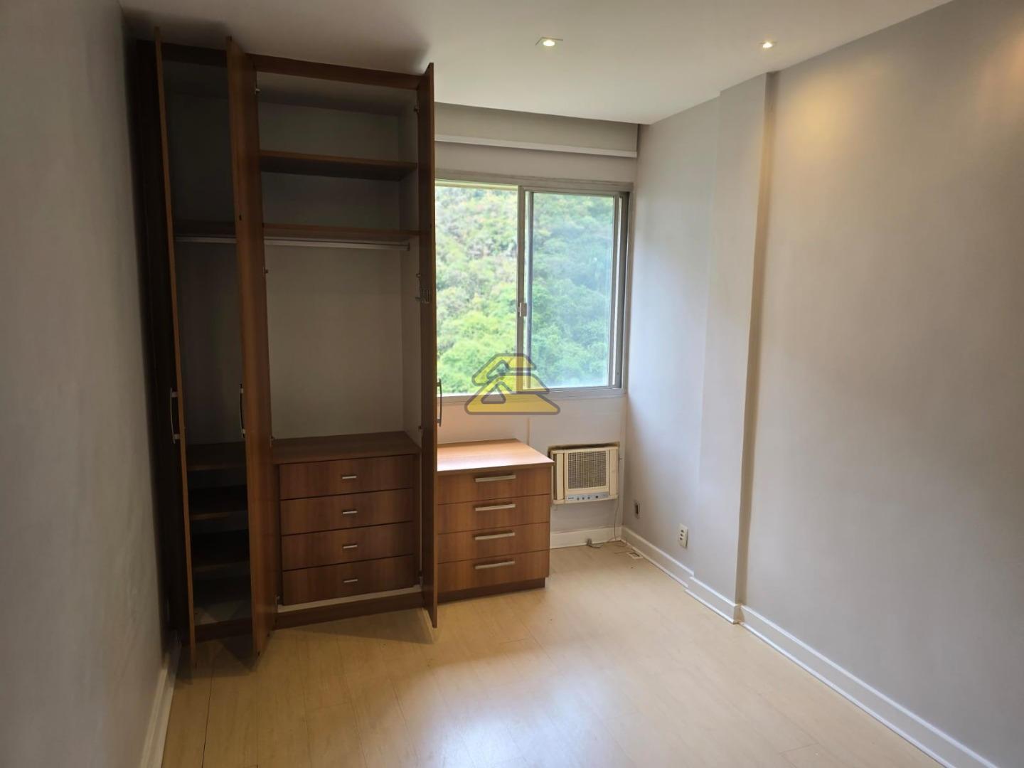 Apartamento à venda com 3 quartos, 131m² - Foto 13