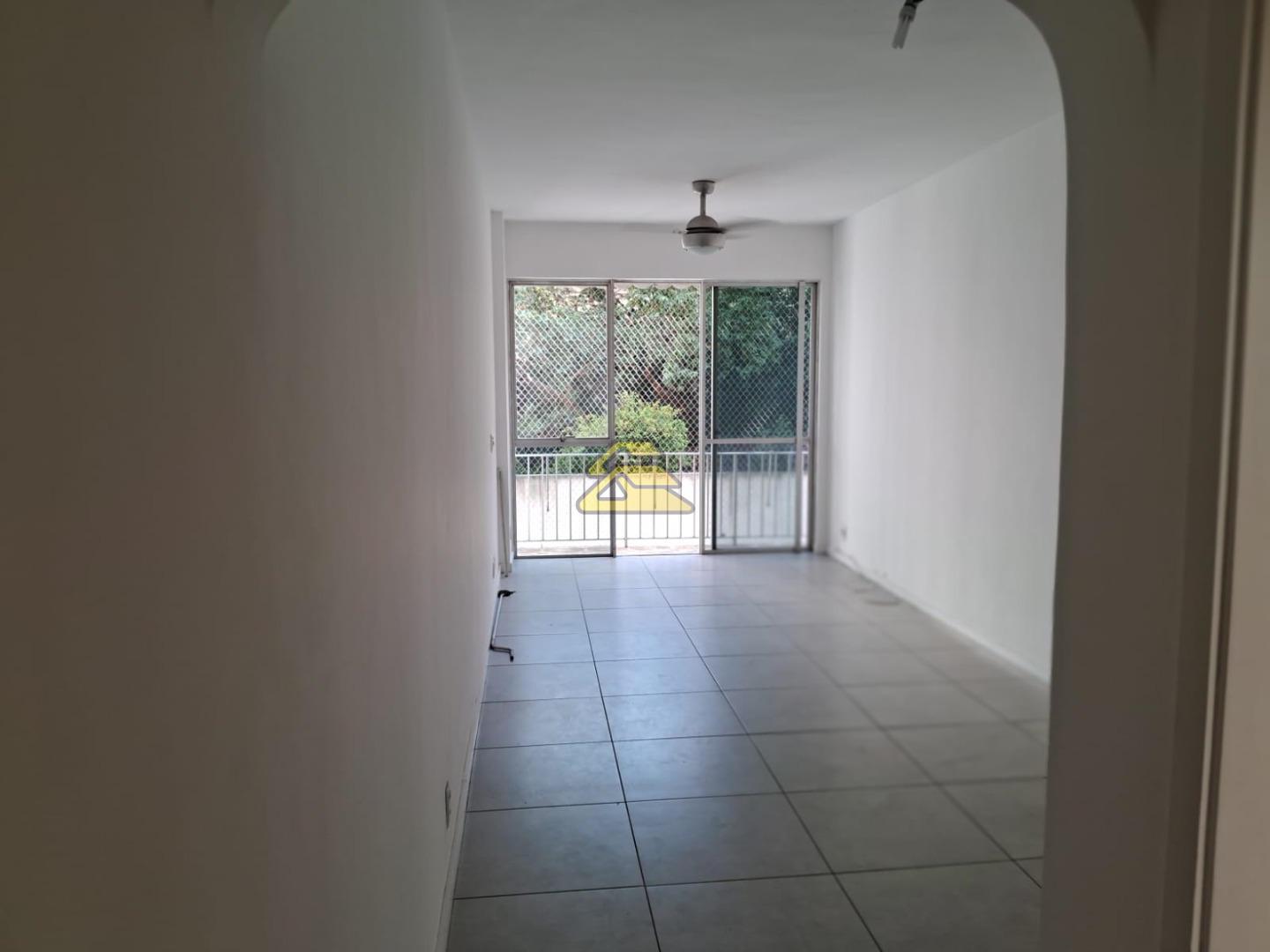 Apartamento à venda com 2 quartos, 77m² - Foto 2