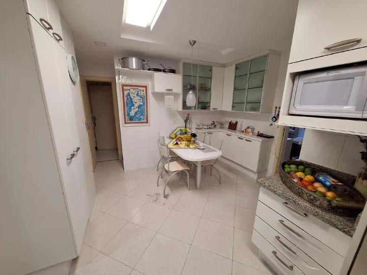 Apartamento à venda com 4 quartos, 236m² - Foto 17