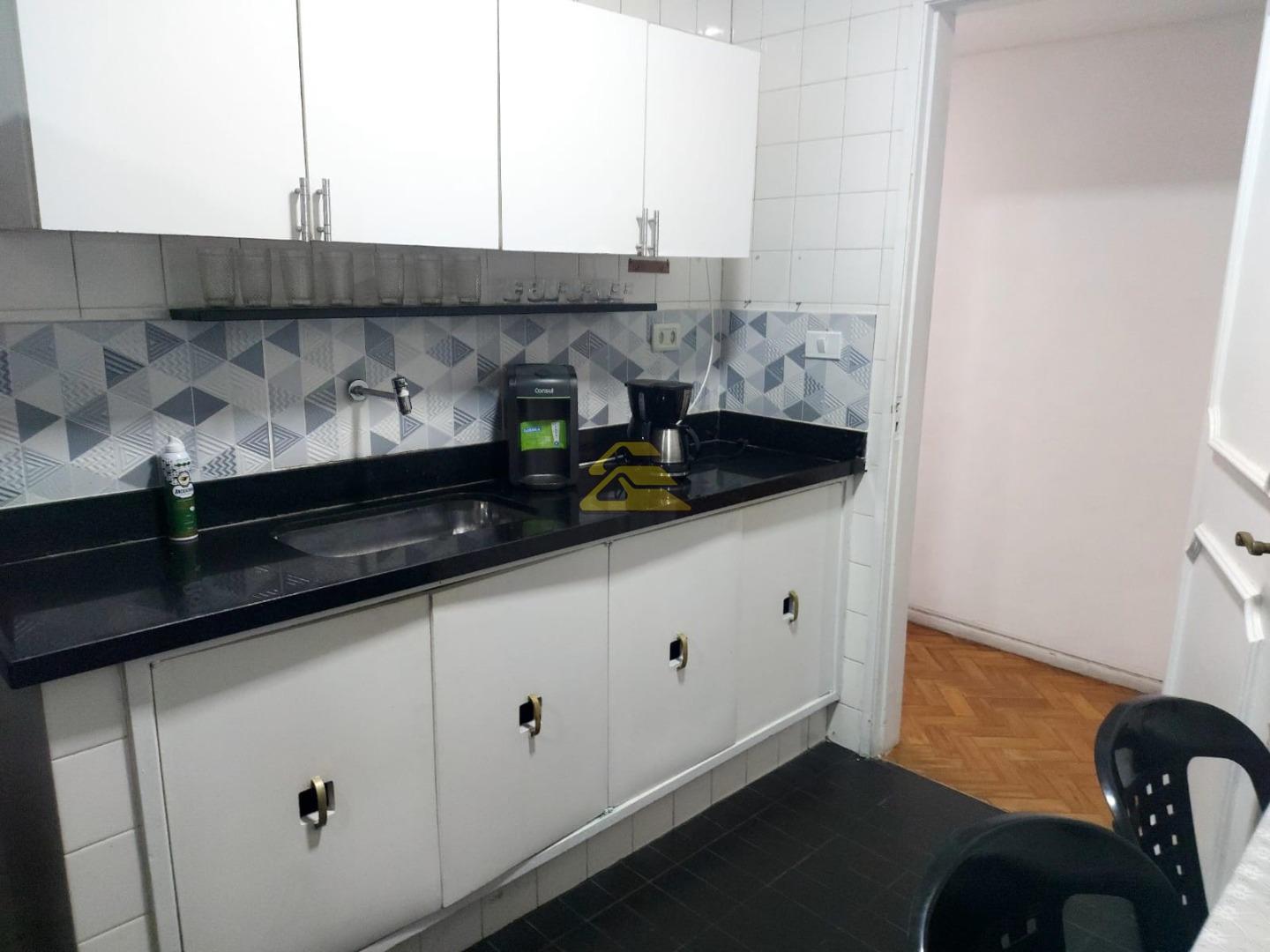 Apartamento à venda com 4 quartos, 215m² - Foto 18