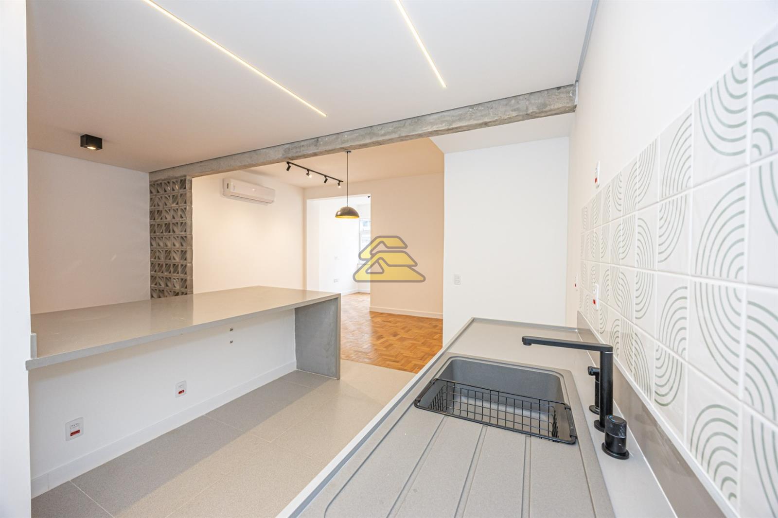 Apartamento à venda com 3 quartos, 117m² - Foto 4