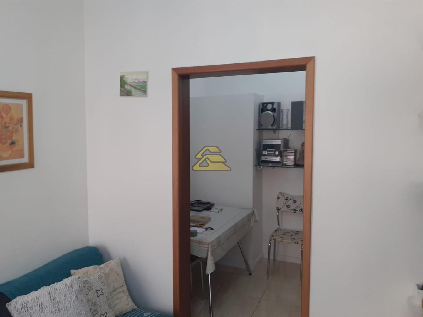 Casa à venda com 2 quartos, 75m² - Foto 1