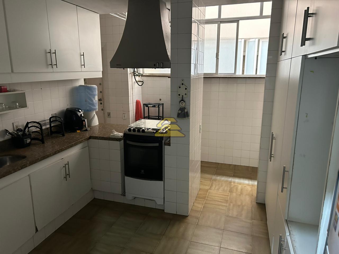 Apartamento à venda com 3 quartos, 215m² - Foto 9